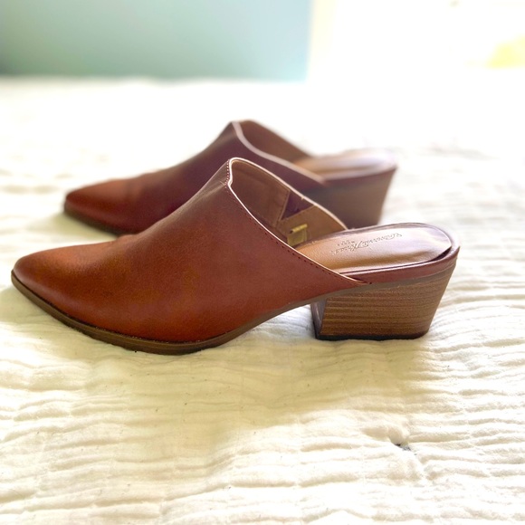 Universal Thread Women’s Shoes, Size Small with Heel - Picture 5 of 5